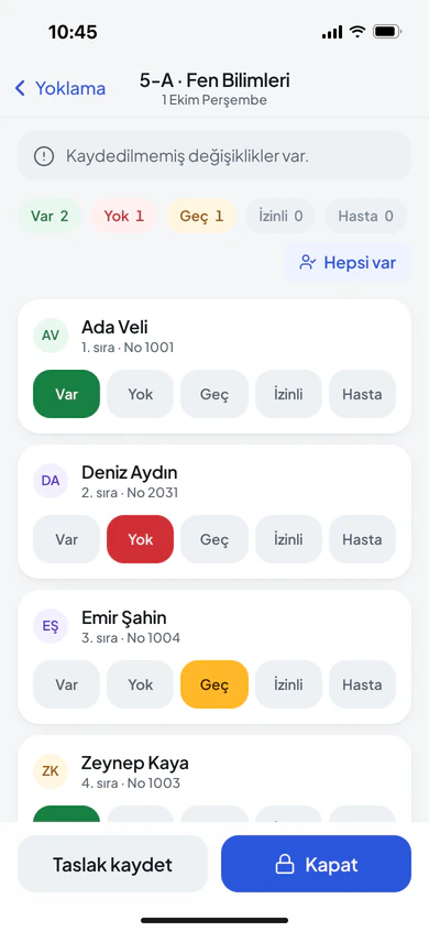 Öğretmenin e-yoklama ekranı: 5-A Fen Bilimleri dersinin öğrenci listesi ve Var, Yok, Geç, İzinli, Hasta seçenekleri